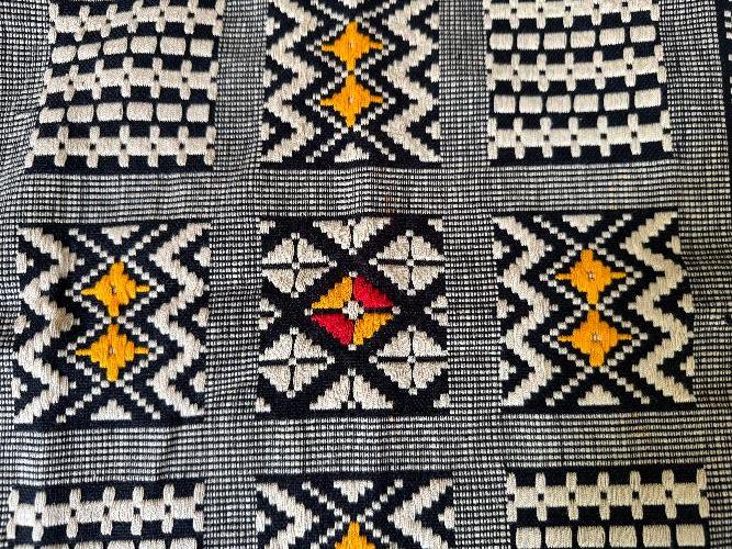 Dumbara Cushion 2